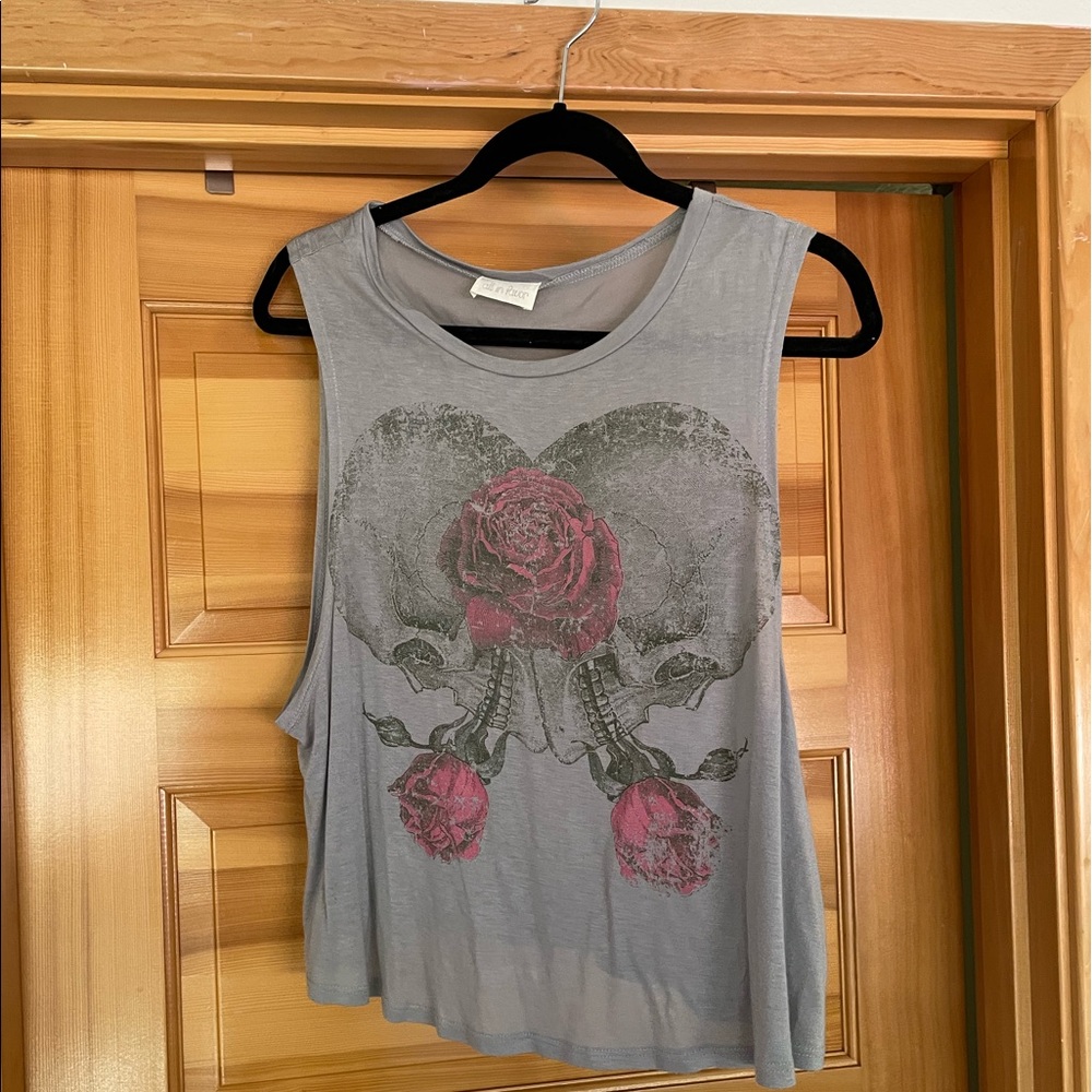 Women’s graphic muscle tee. Super cute skull and rose design!